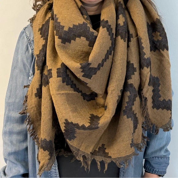 Wilfred Diamond Mosaic Reversible Blanket Scarf - Picture 6 of 9